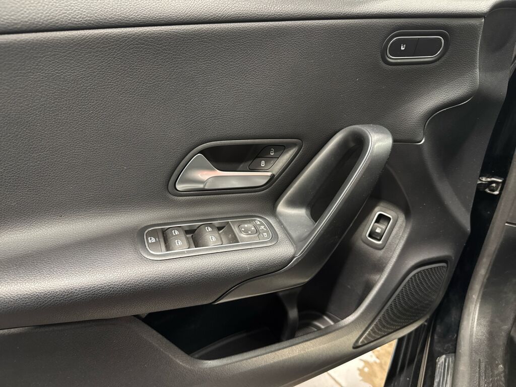 Mercedes-Benz A 2021 Musta