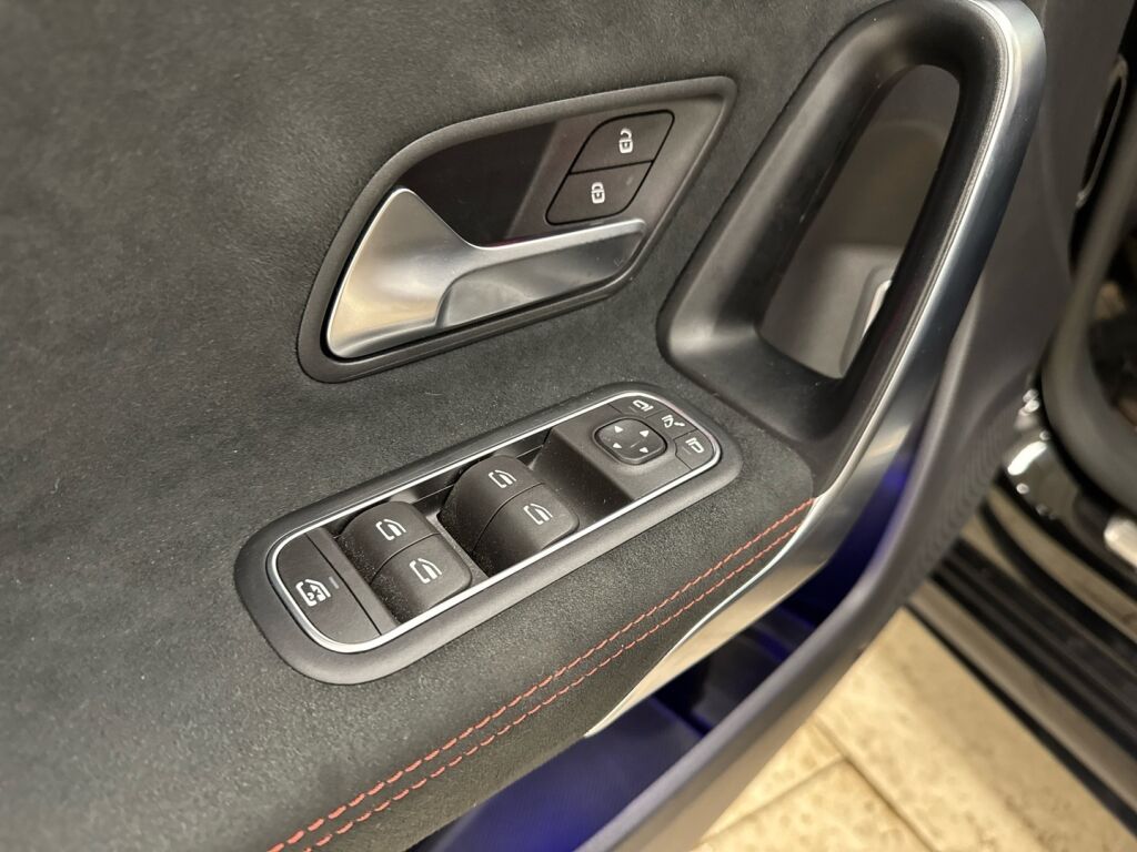 Mercedes-Benz A 2022 Musta