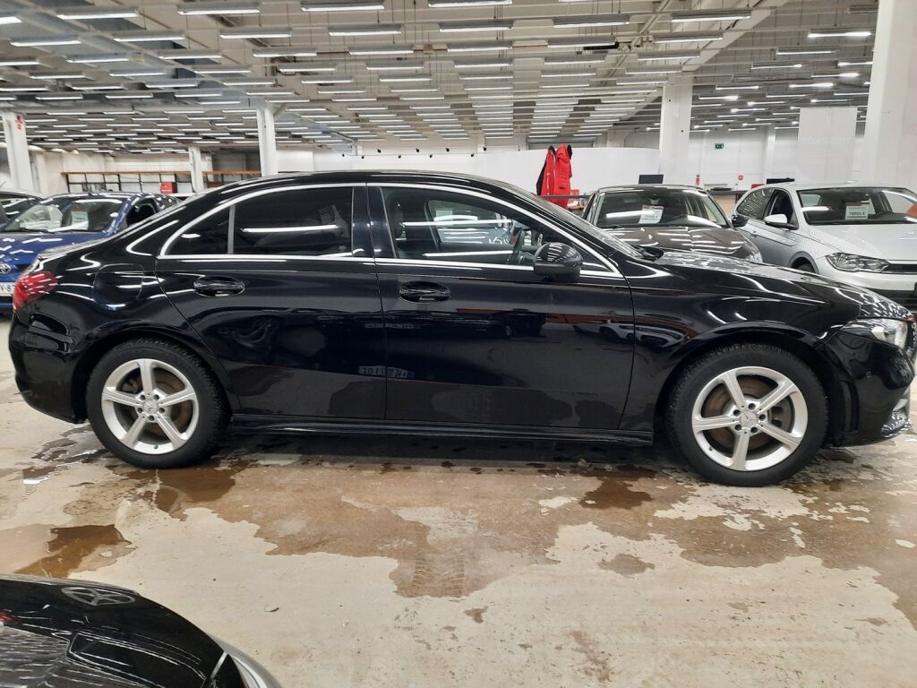 Mercedes-Benz A 2022 Musta