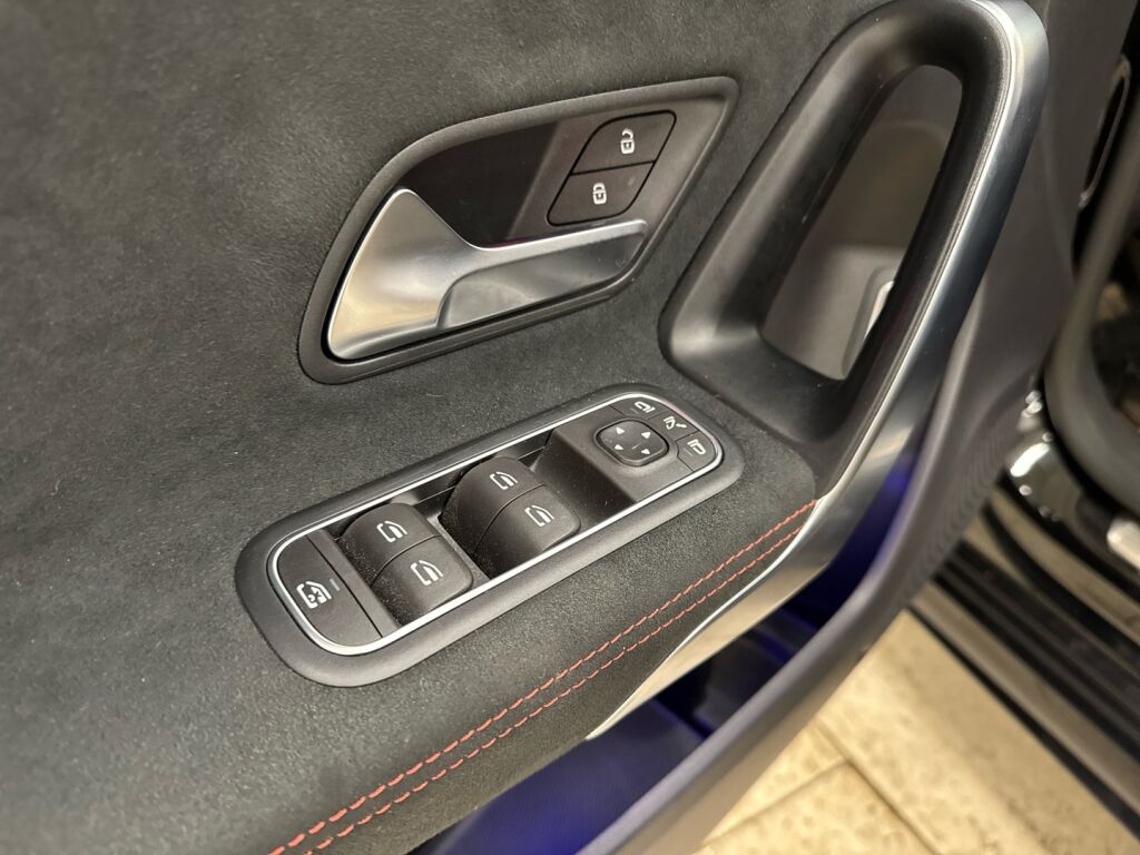 Mercedes-Benz A 2022 Musta