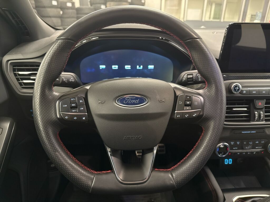 Ford Focus 2021 Valkoinen