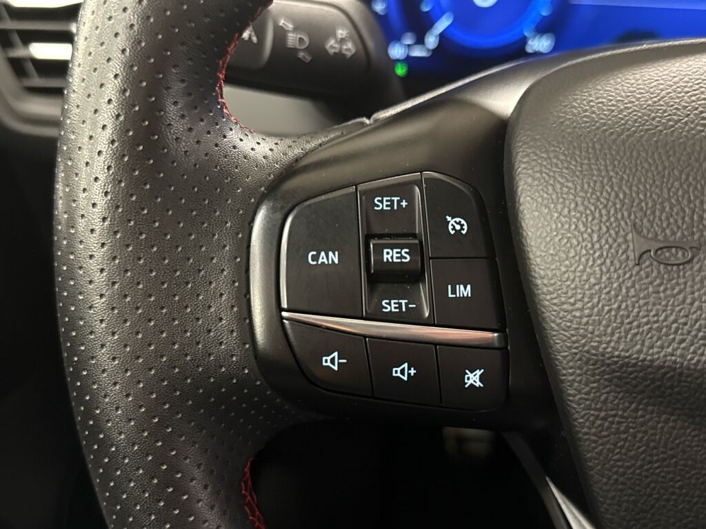 Ford Focus 2021 Valkoinen