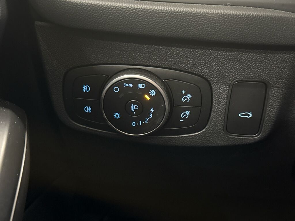 Ford Focus 2021 Valkoinen