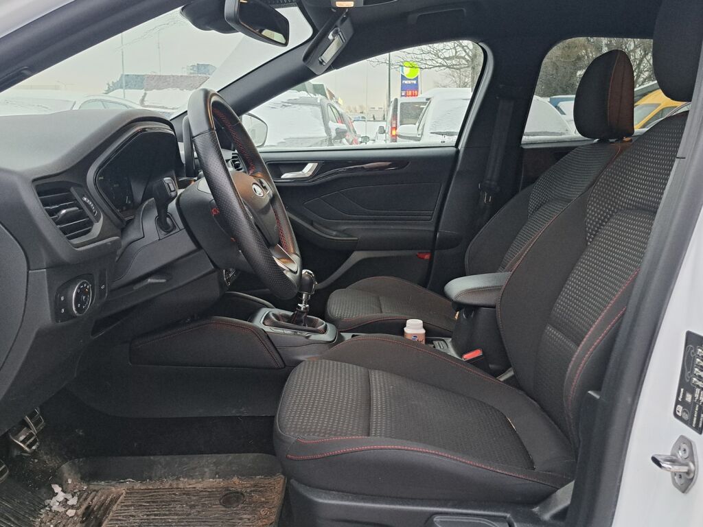 Ford Focus 2021 Valkoinen