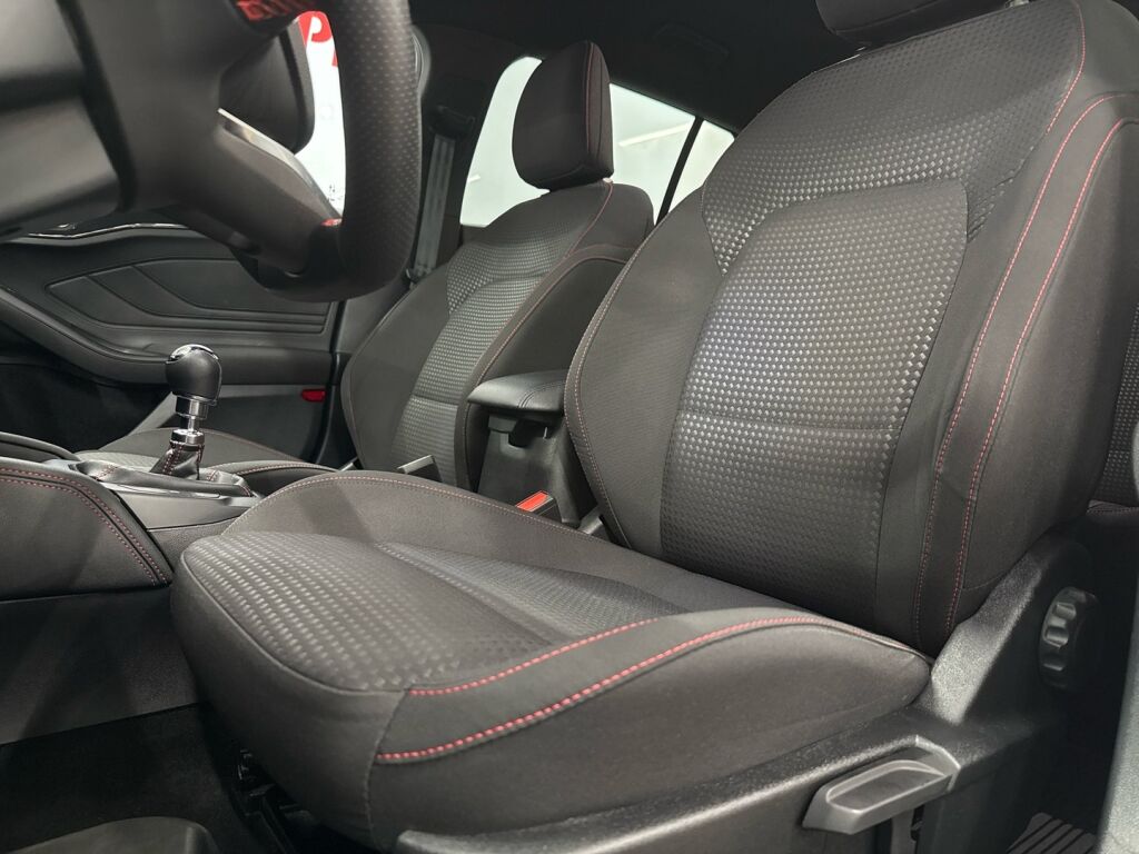 Ford Focus 2021 Valkoinen