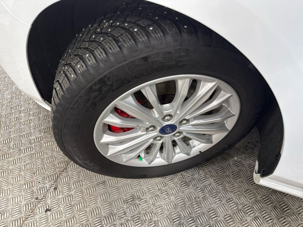 Ford Focus 2021 Valkoinen