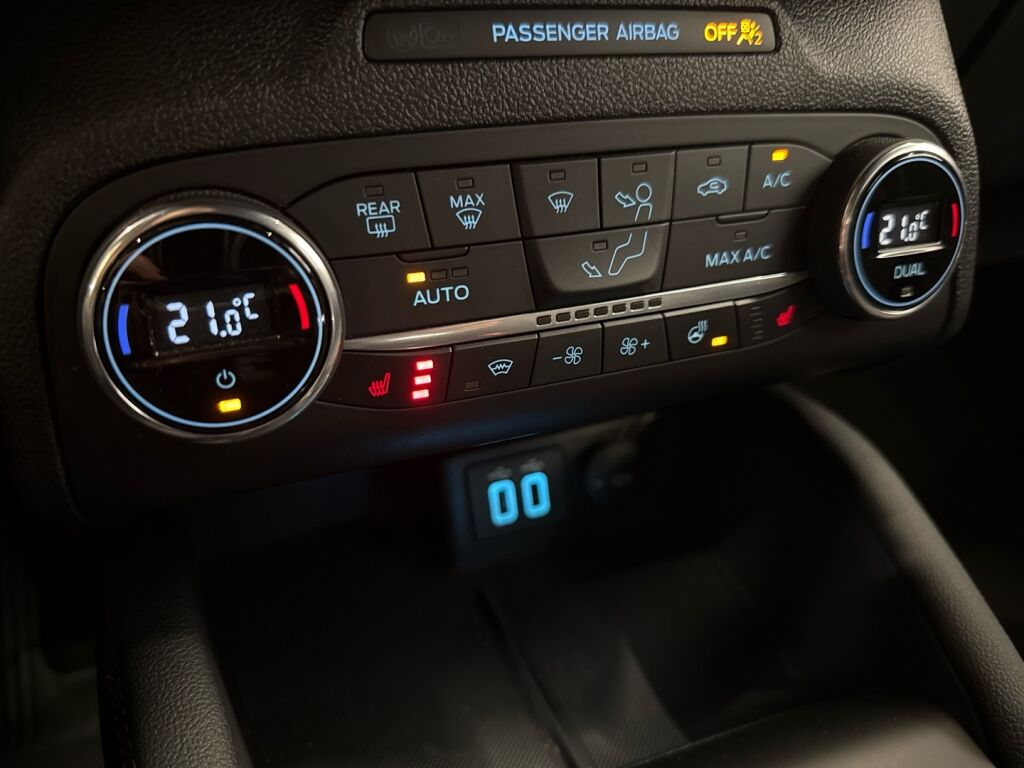 Ford Focus 2021 Valkoinen