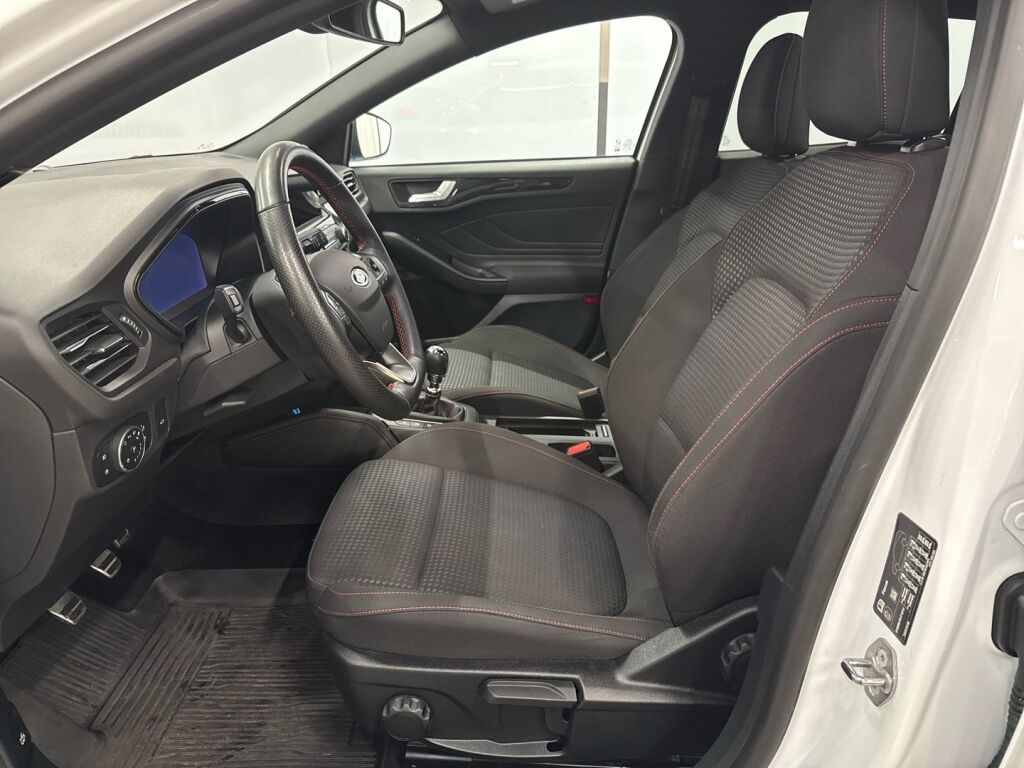Ford Focus 2021 Valkoinen