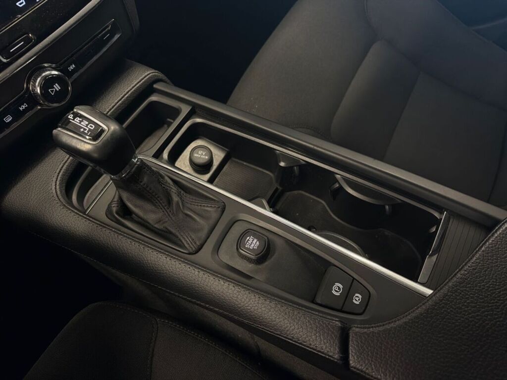 Volvo V90 2018 Musta