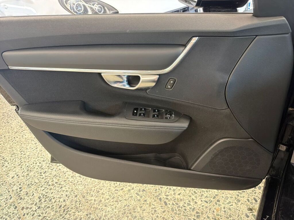 Volvo V90 2018 Musta