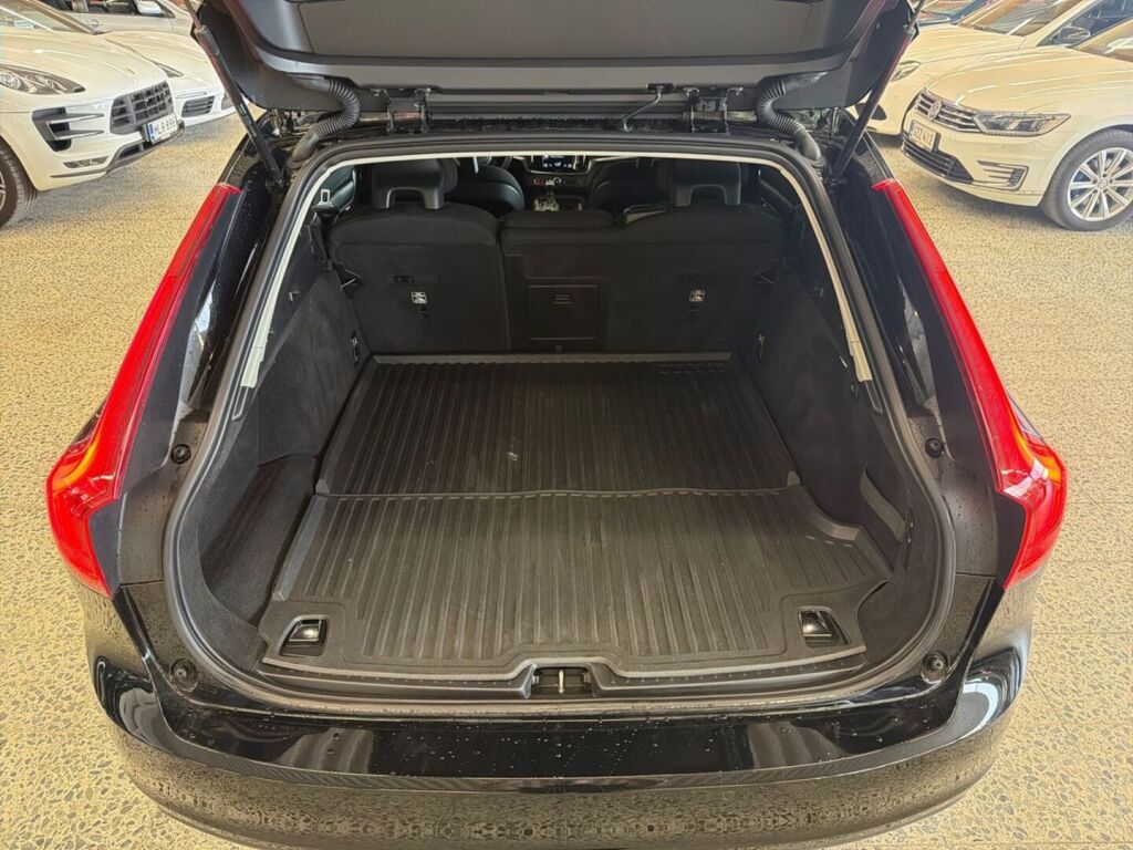 Volvo V90 2018 Musta