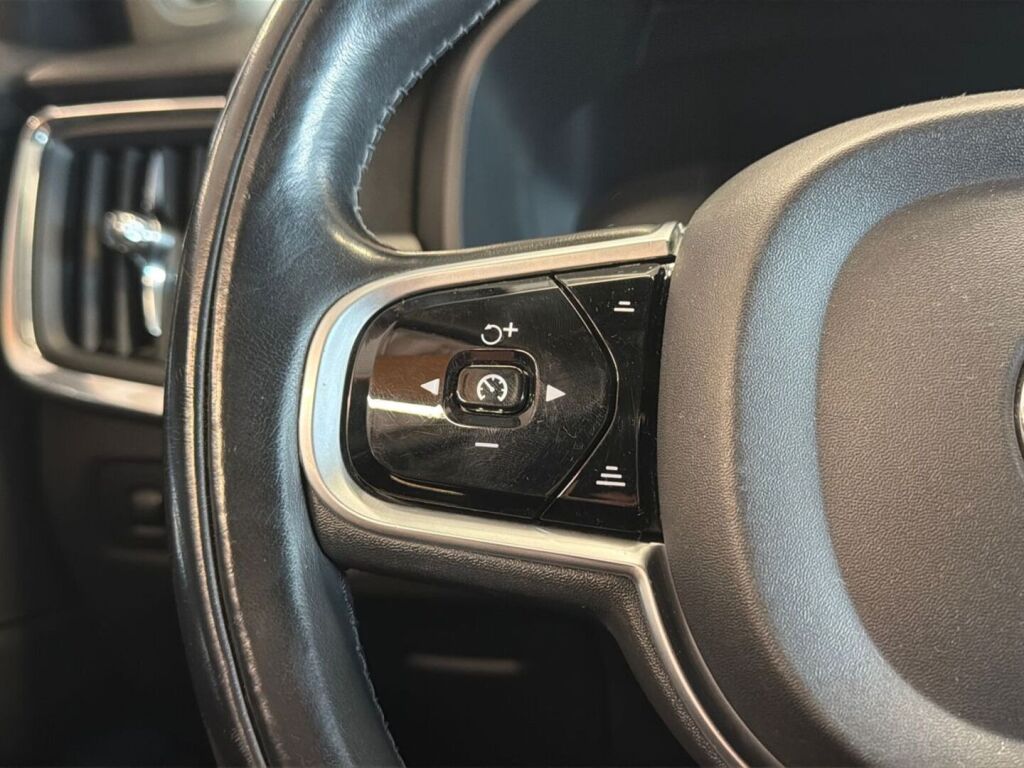 Volvo V90 2018 Musta
