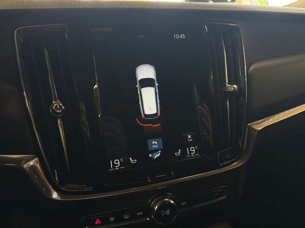 Volvo V90 2018 Musta