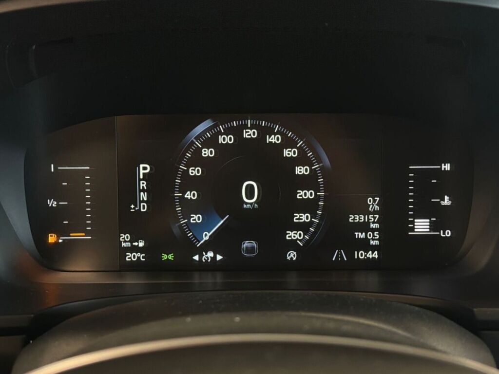 Volvo V90 2018 Musta