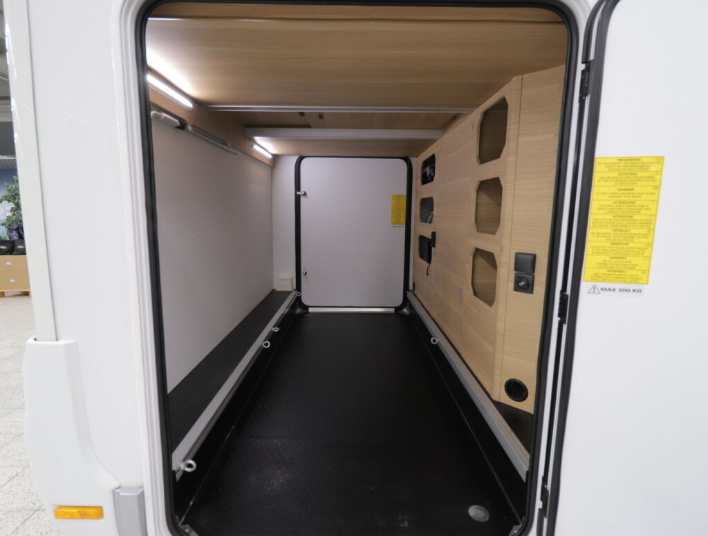 Adria MATRIX PLUS M 670SL 2021 Valkoinen