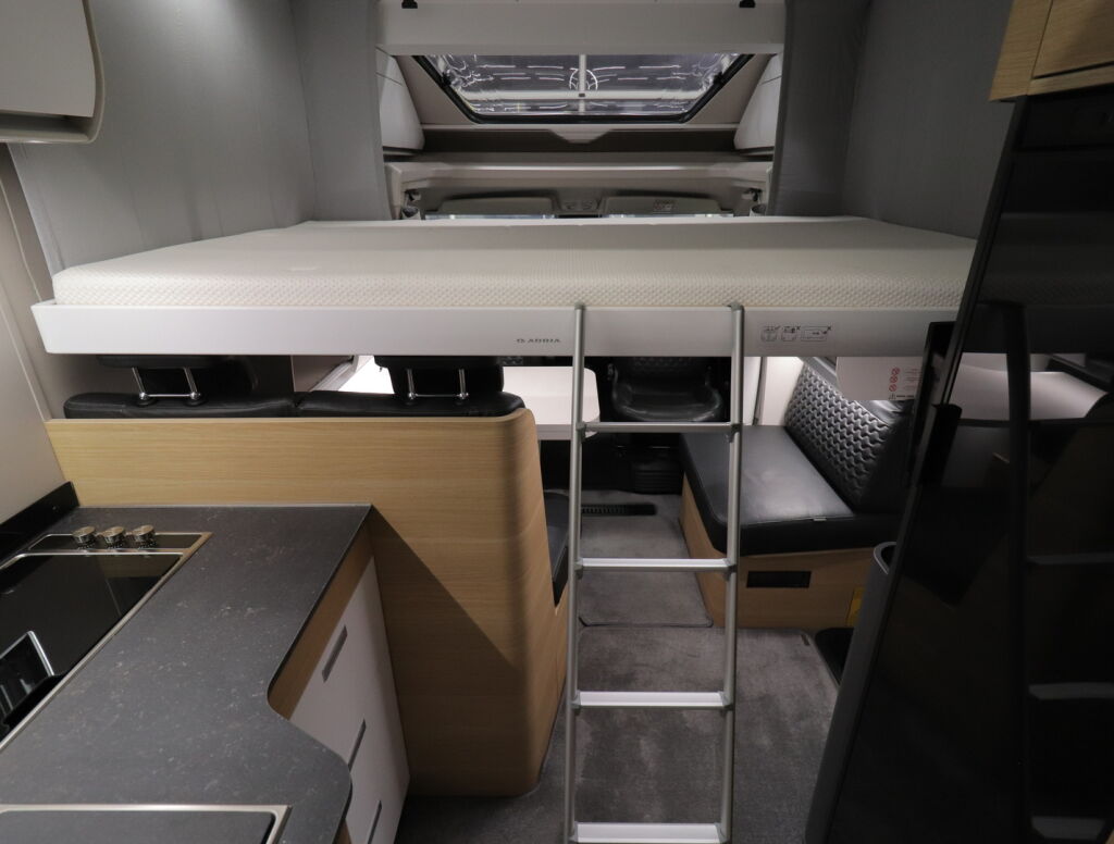 Adria MATRIX PLUS M 670SL 2021 Valkoinen