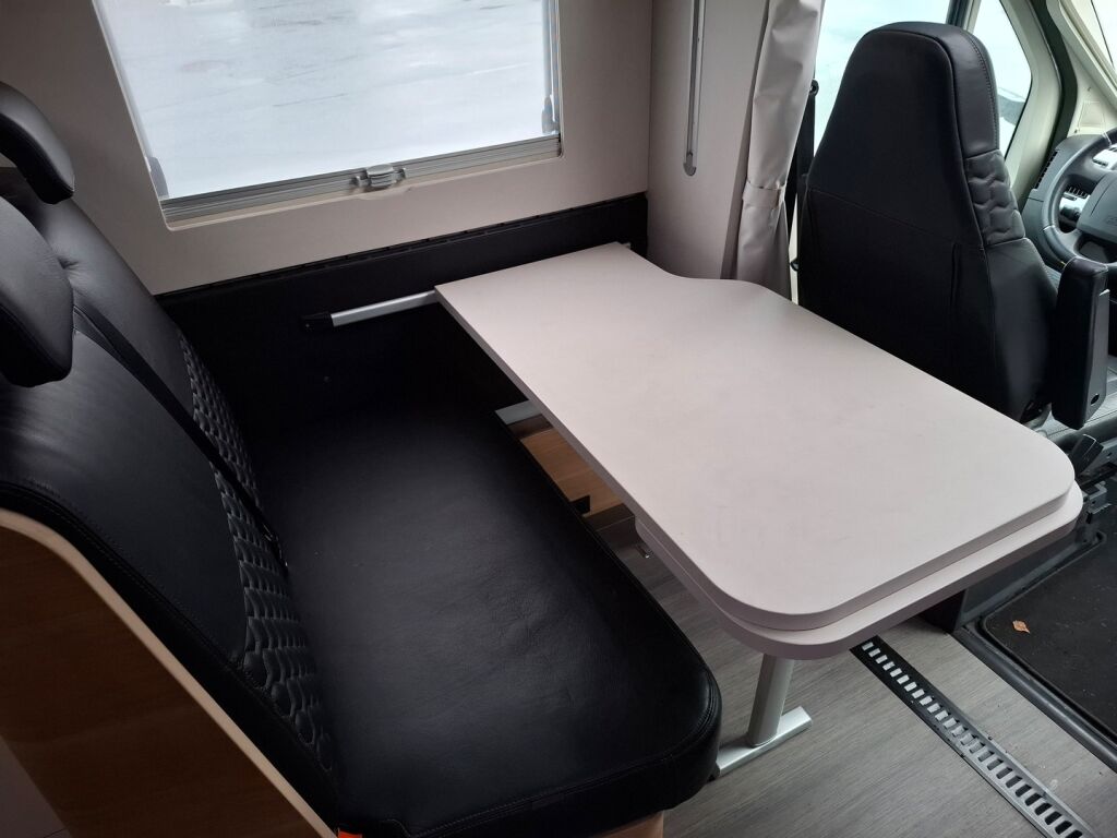 Adria MATRIX PLUS M 670SL 2021 Valkoinen