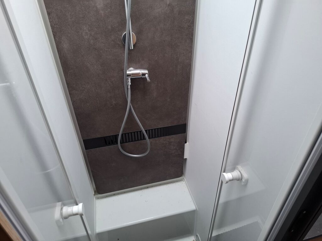 Adria MATRIX PLUS M 670SL 2021 Valkoinen