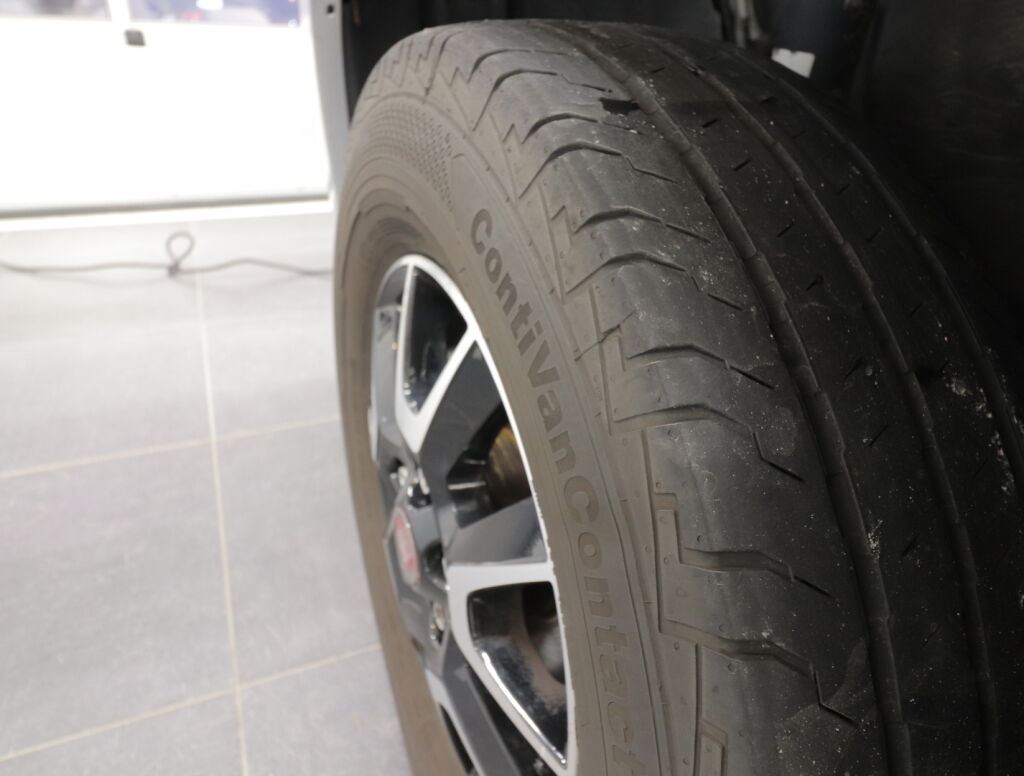 Adria MATRIX PLUS M 670SL 2021 Valkoinen