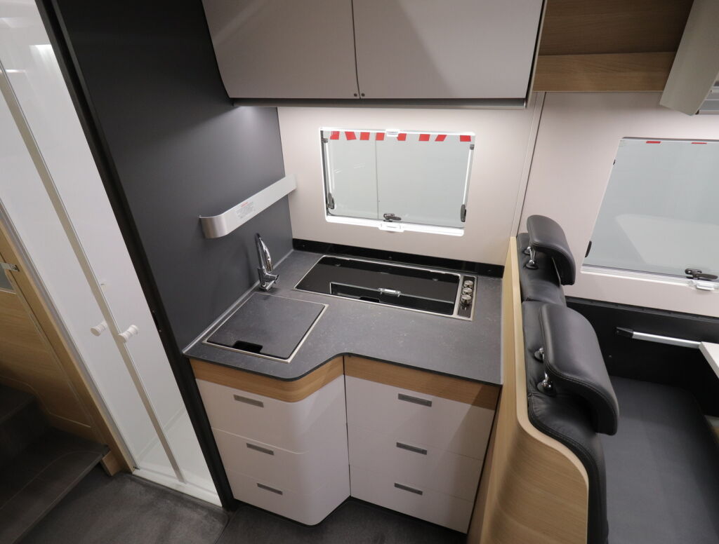 Adria MATRIX PLUS M 670SL 2021 Valkoinen