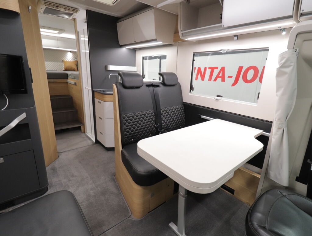 Adria MATRIX PLUS M 670SL 2021 Valkoinen