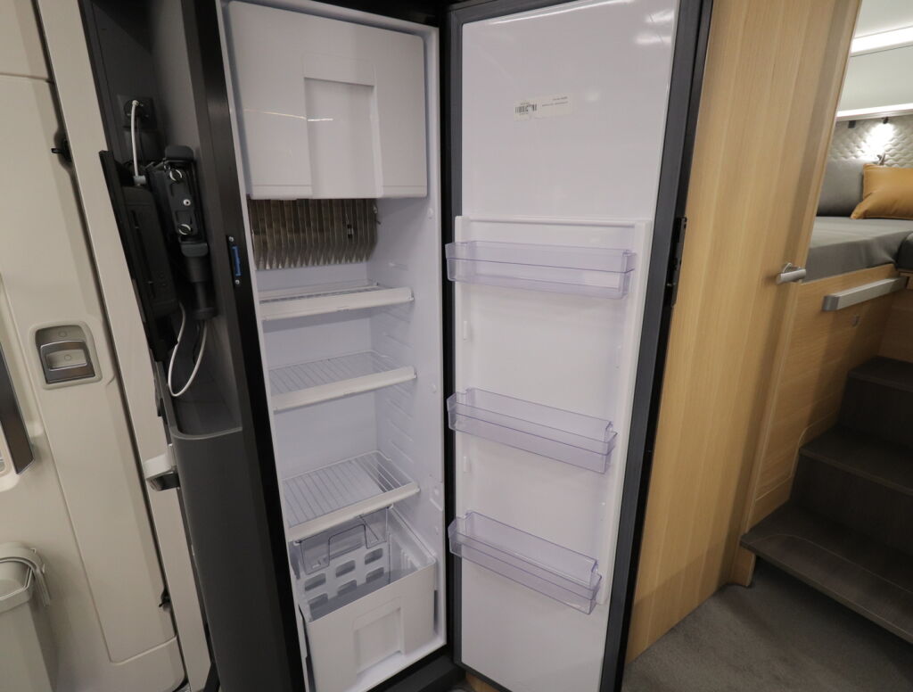 Adria MATRIX PLUS M 670SL 2021 Valkoinen