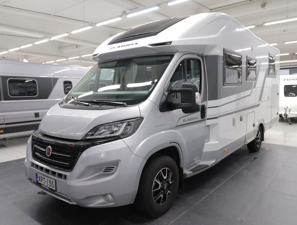 Adria MATRIX PLUS M 670SL 2021 Valkoinen