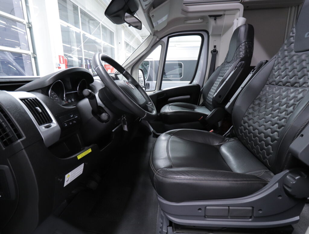 Adria MATRIX PLUS M 670SL 2021 Valkoinen