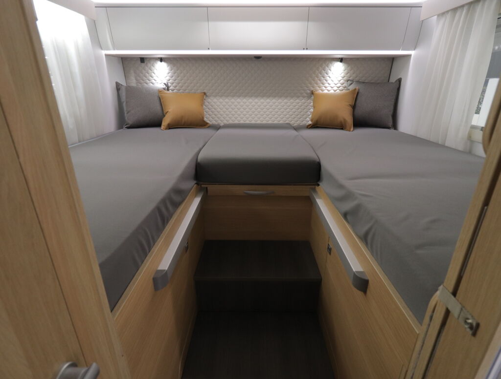 Adria MATRIX PLUS M 670SL 2021 Valkoinen