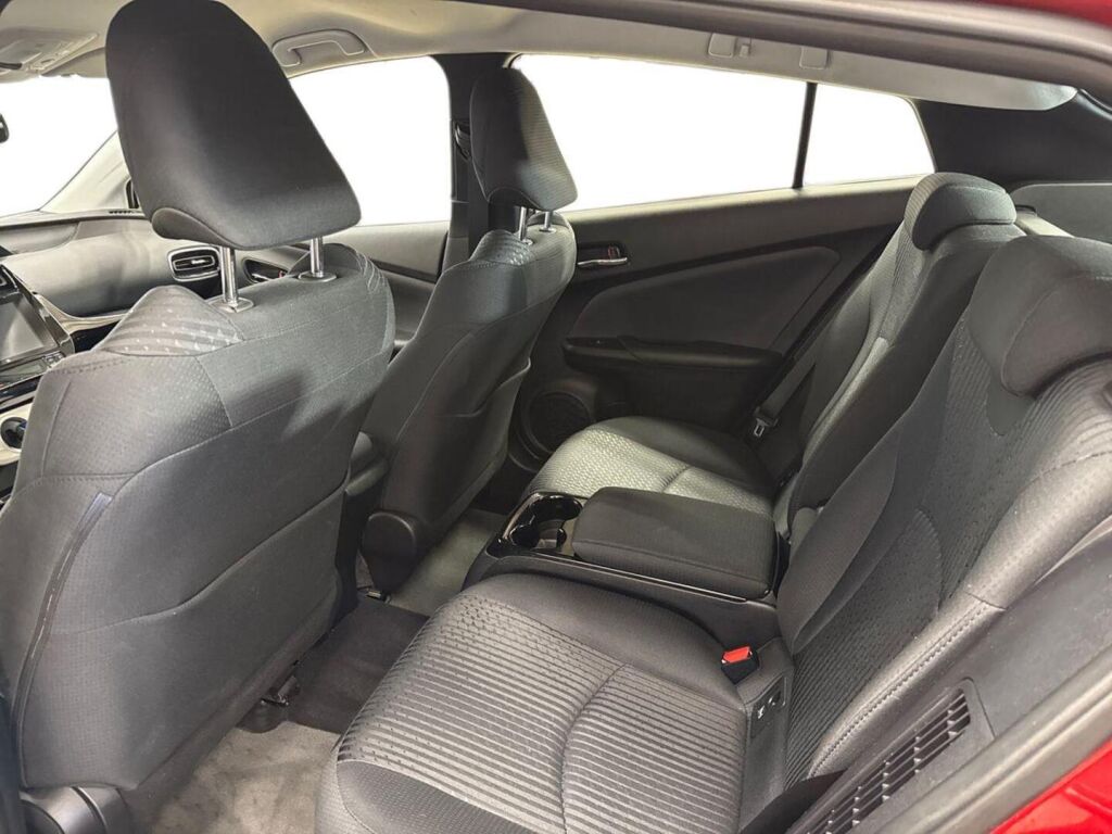 Toyota Prius 2019 Punainen