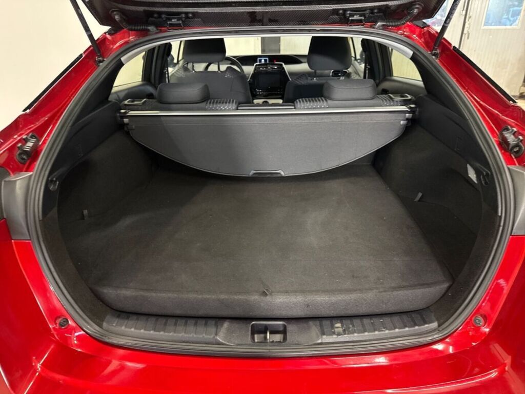 Toyota Prius 2019 Punainen