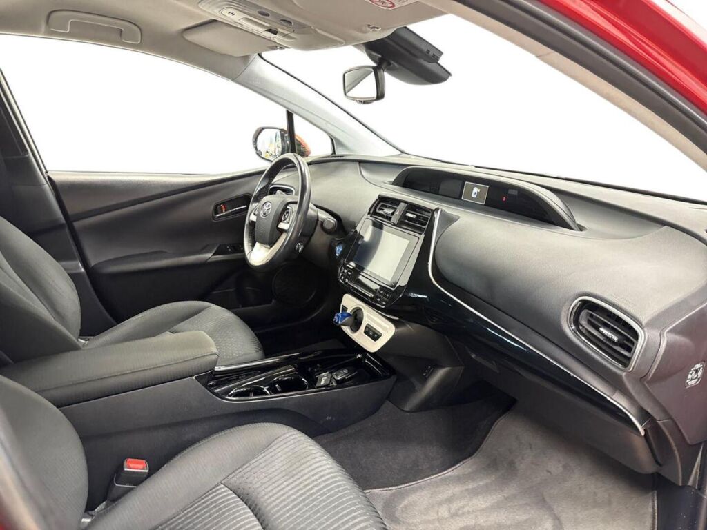 Toyota Prius 2019 Punainen
