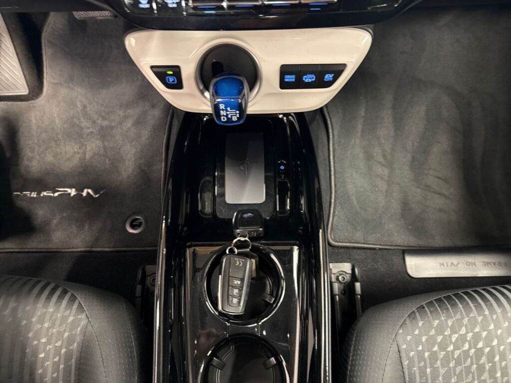 Toyota Prius 2019 Punainen