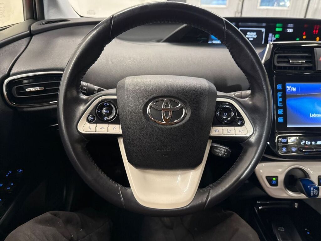 Toyota Prius 2019 Punainen