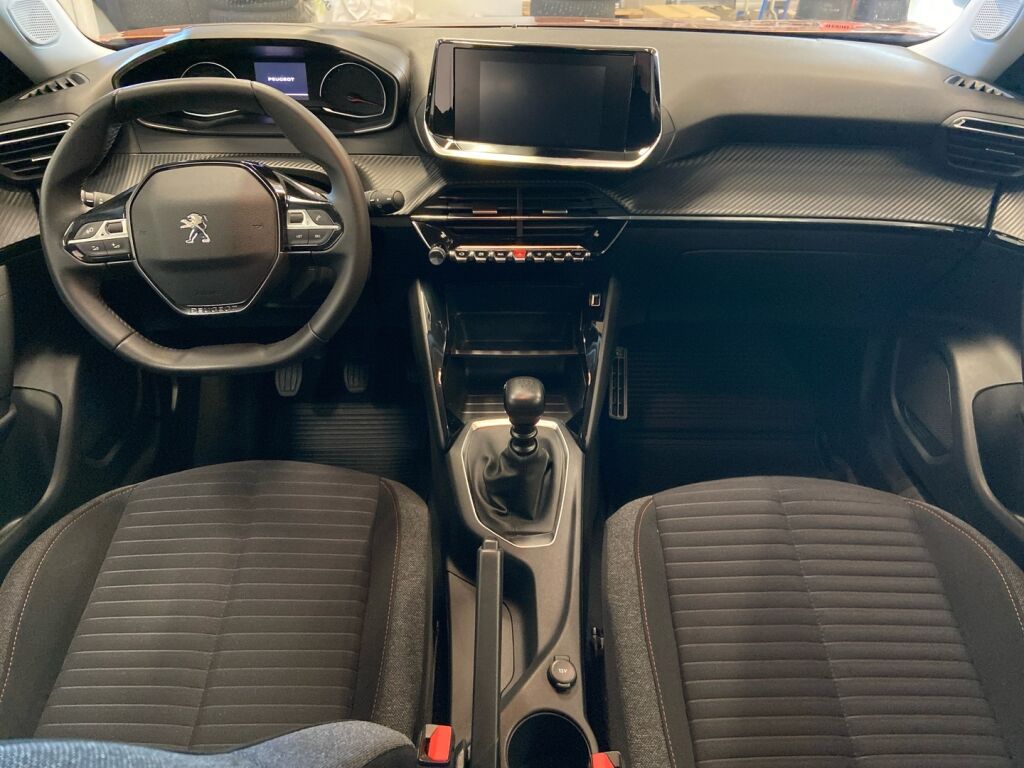 Peugeot 2008 2021 Oranssi