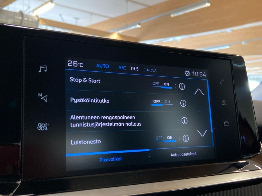 Peugeot 2008 2021 Oranssi