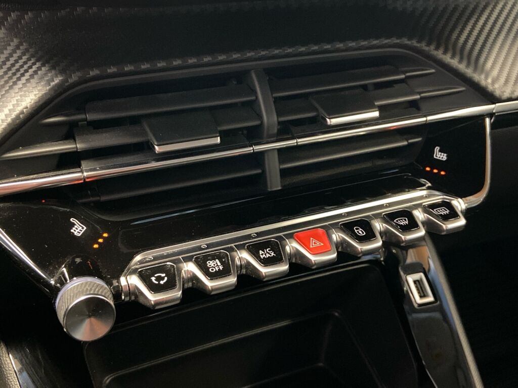 Peugeot 2008 2021 Oranssi