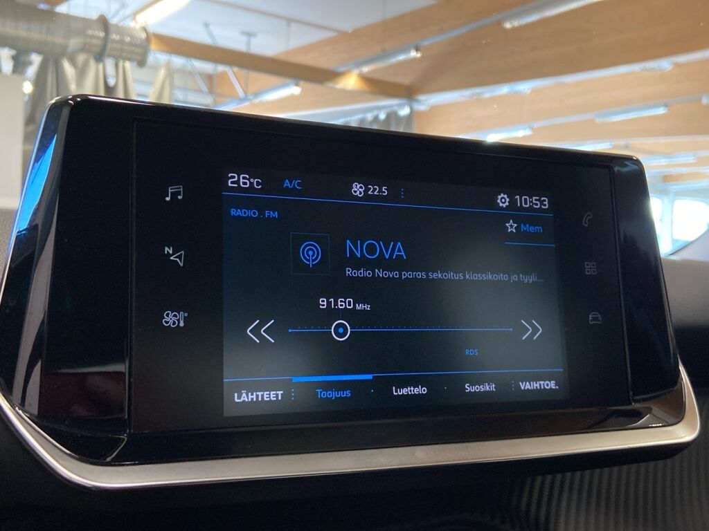 Peugeot 2008 2021 Oranssi