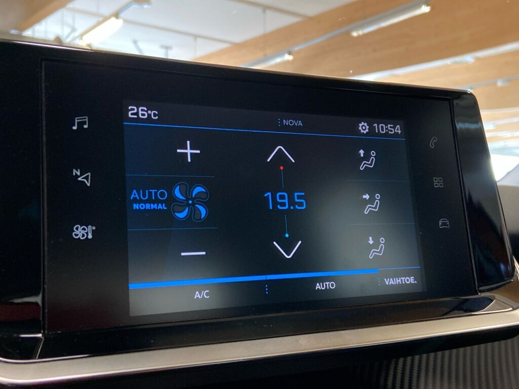 Peugeot 2008 2021 Oranssi