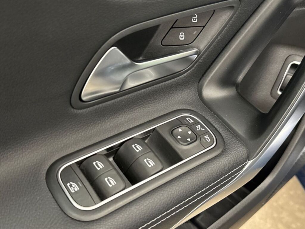 Mercedes-Benz A 2021 Sininen