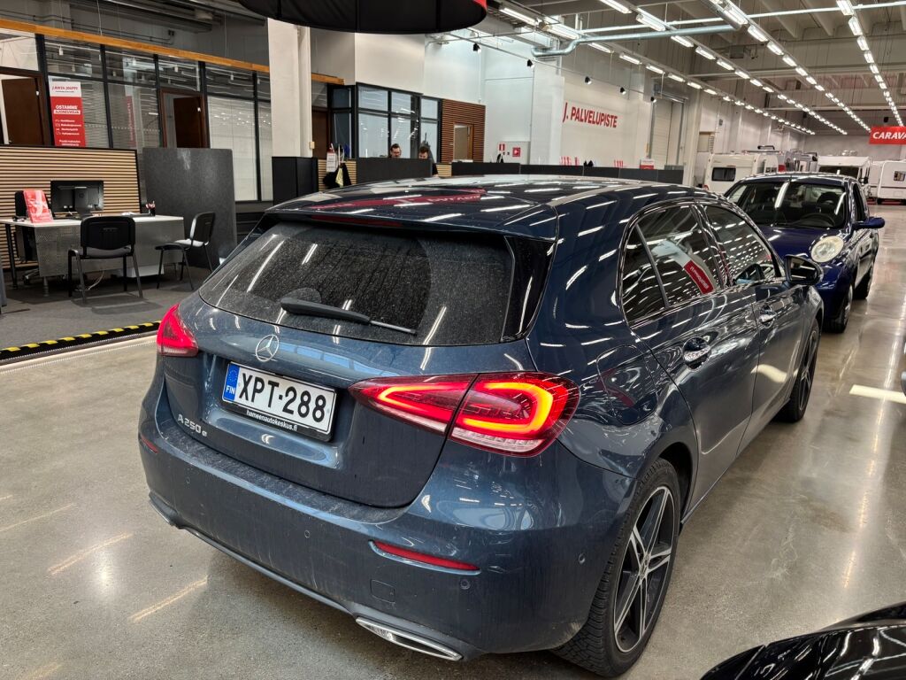Mercedes-Benz A 2021 Sininen