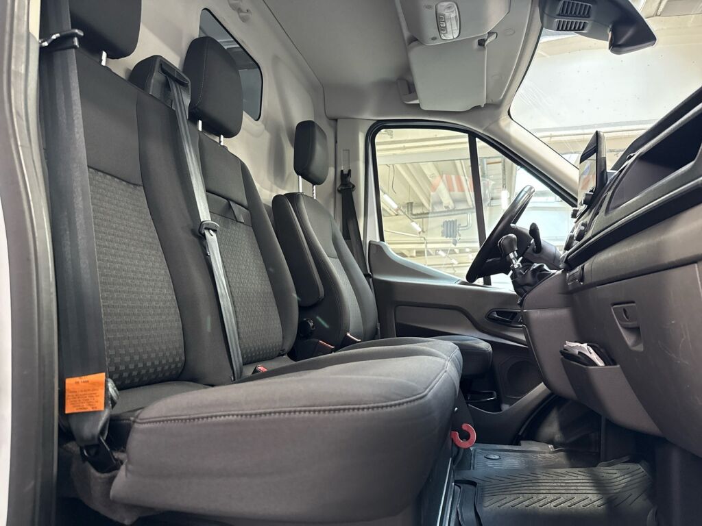 Ford Transit 2021 Valkoinen