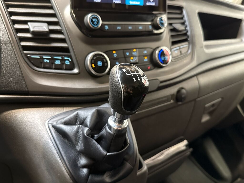 Ford Transit 2021 Valkoinen