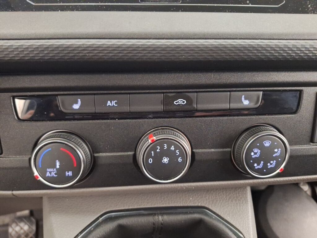 Volkswagen Transporter 2021 Valkoinen