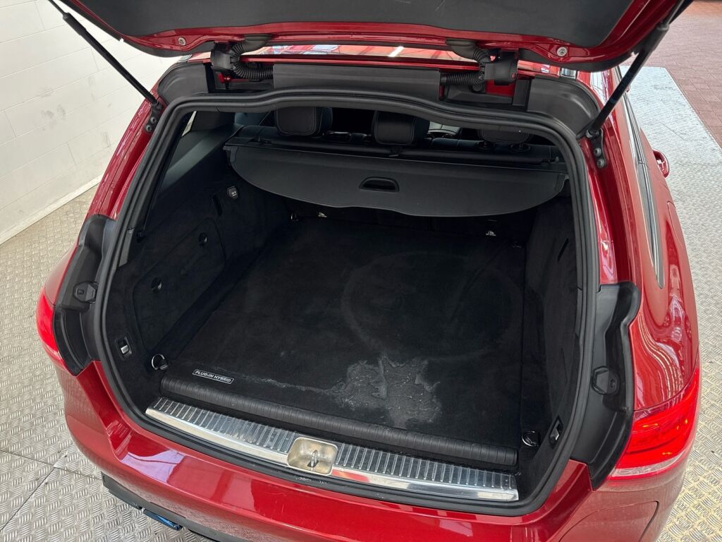 Mercedes-Benz C 2015 Punainen