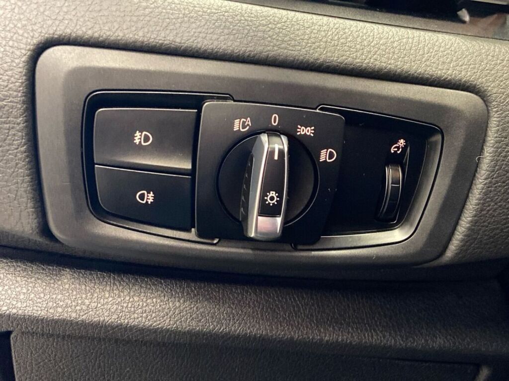 BMW 218 2015 Musta
