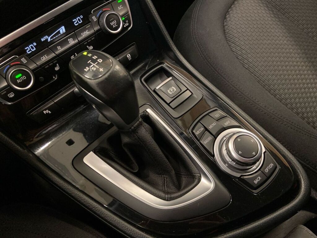 BMW 218 2015 Musta