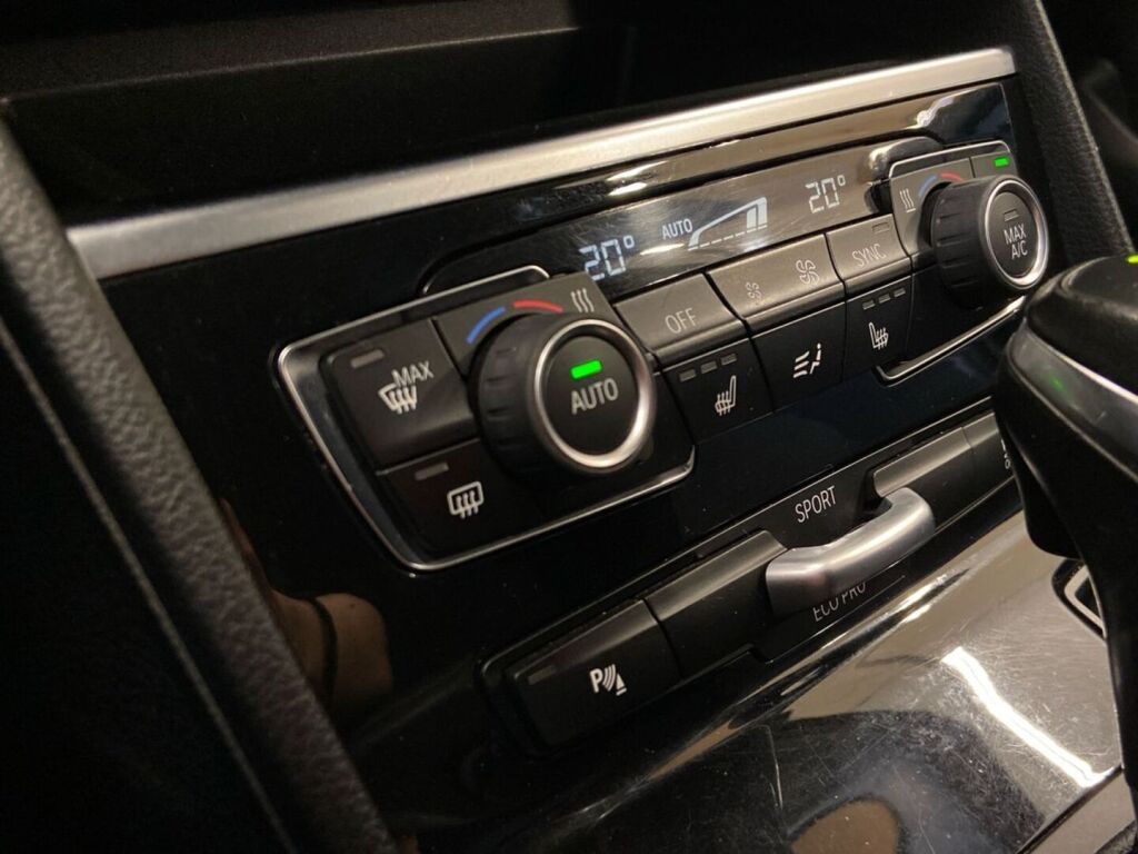 BMW 218 2015 Musta