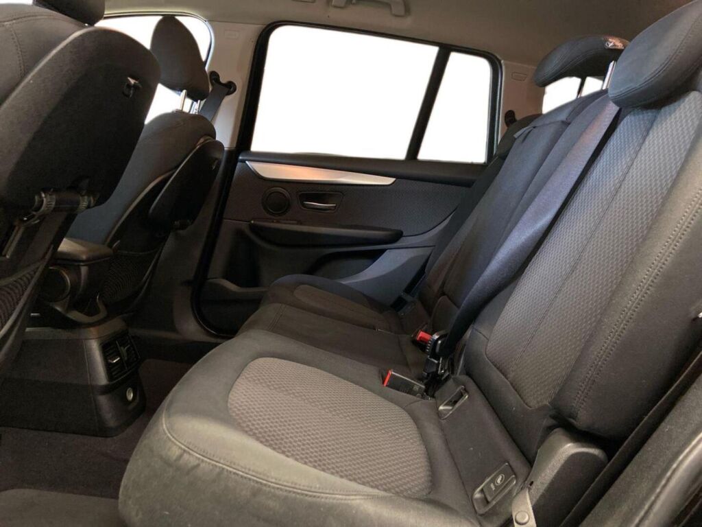 BMW 218 2015 Musta
