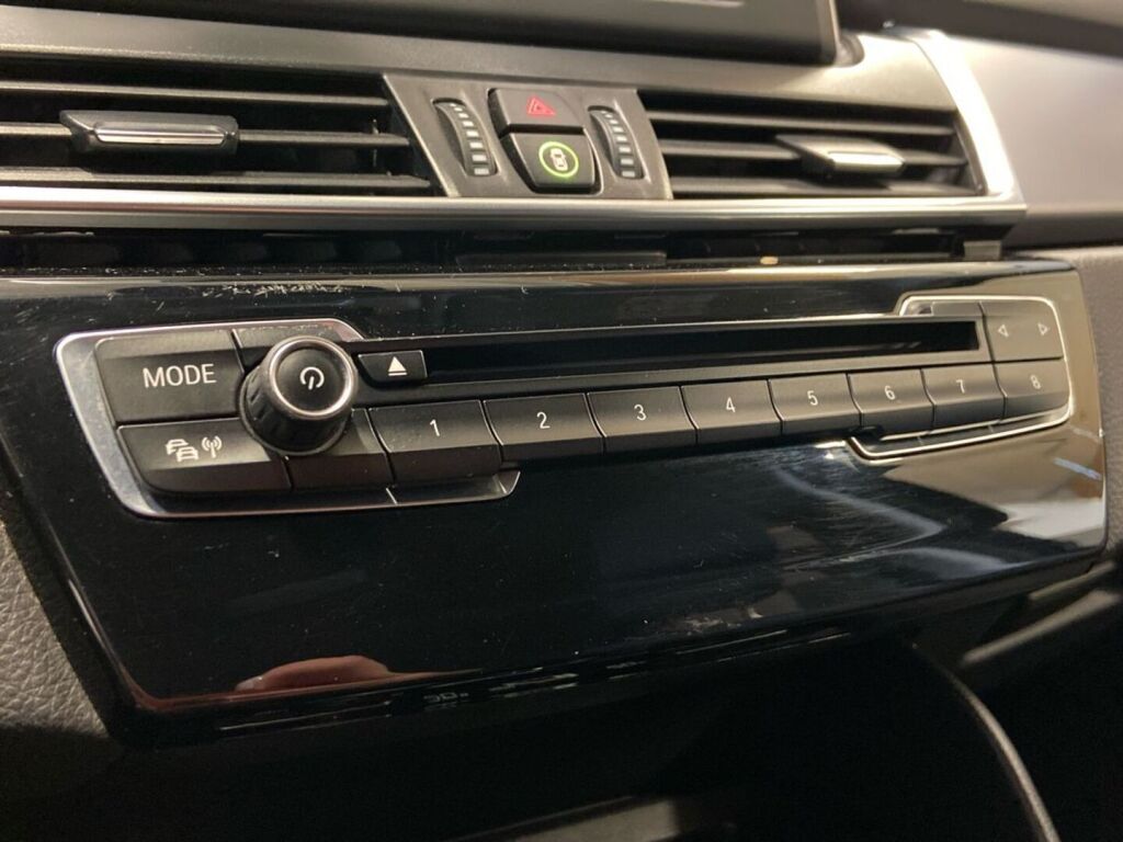 BMW 218 2015 Musta
